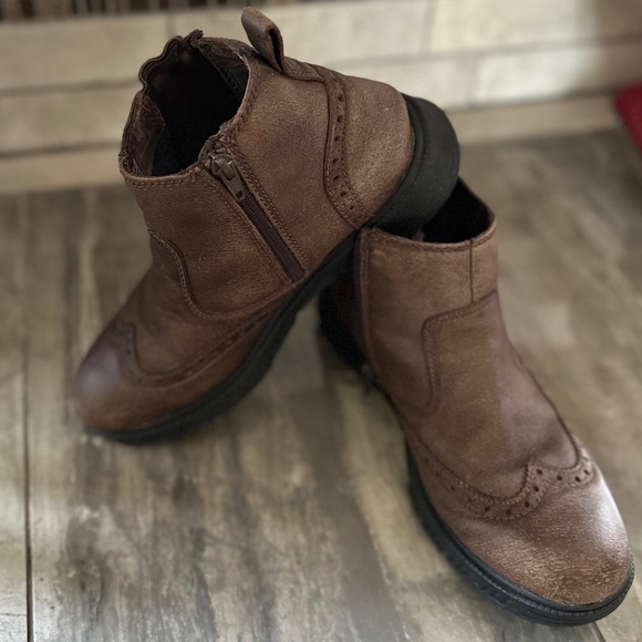 Josef Seibel Brown Ankle Boots with Brogue Detail - Picture 3 of 12